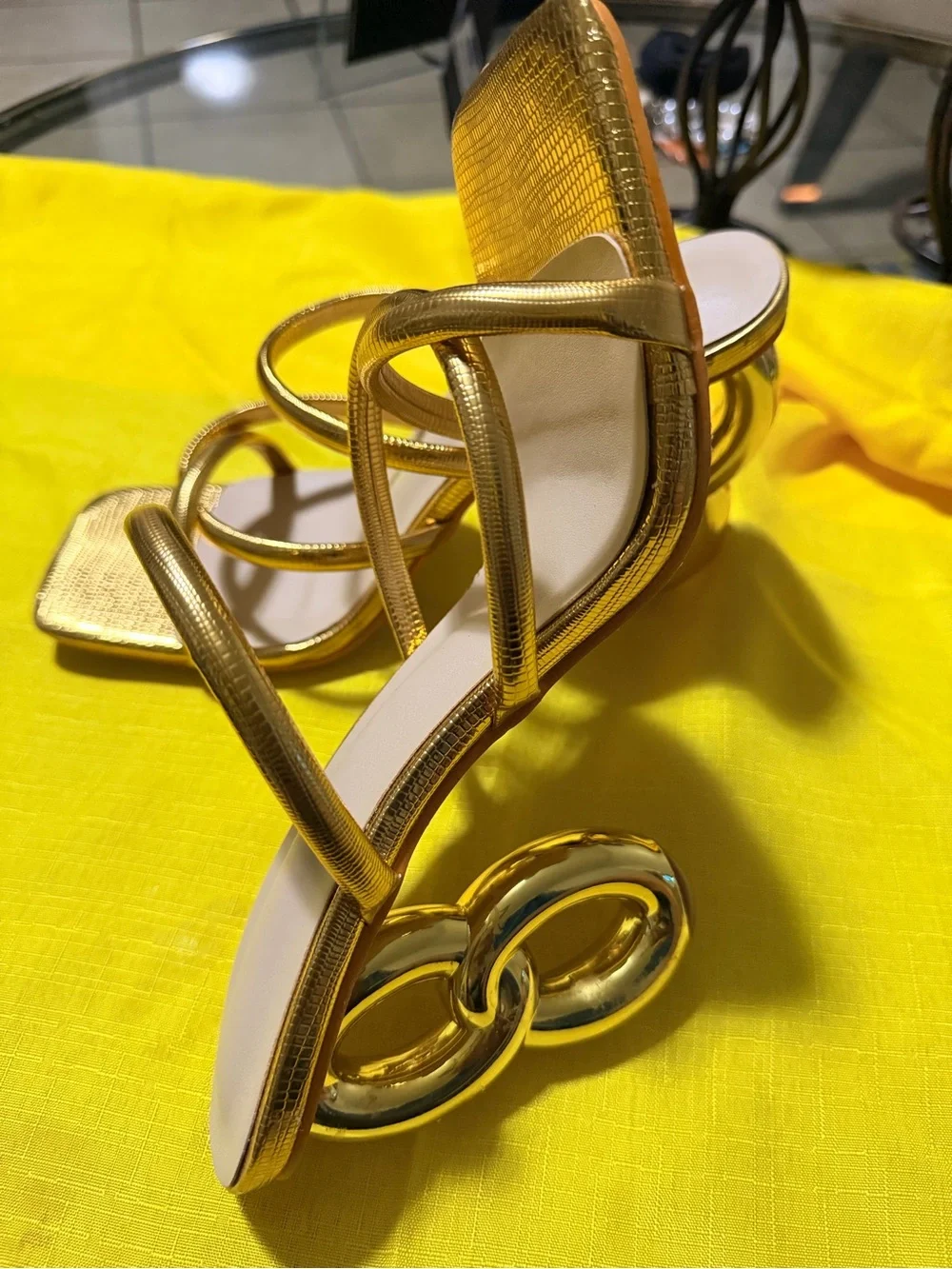 N/A elegant gold